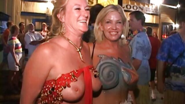 Interessante Frau genießen pussy Schweiß porno deutsche reife frauen