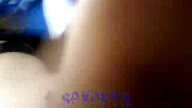 Er spielte mit einem Freund, der seine Hüften kontinuierlich bewegte reife mom porn