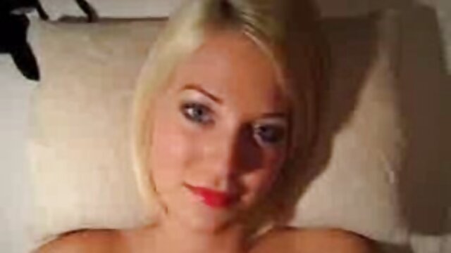 Attraktive Schönheit reife damen porn zeigt Ihren Körper