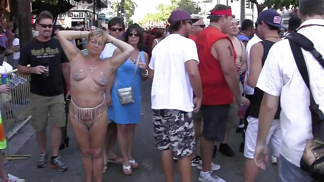 Schwarz zerrissen in deutsche porno reife frauen alle weißen Loch