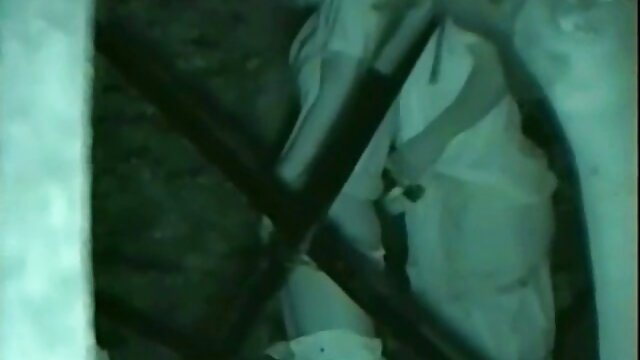 Nettes Mädchen mit reife frauen sex hd stretch Sohn auf dem Boden