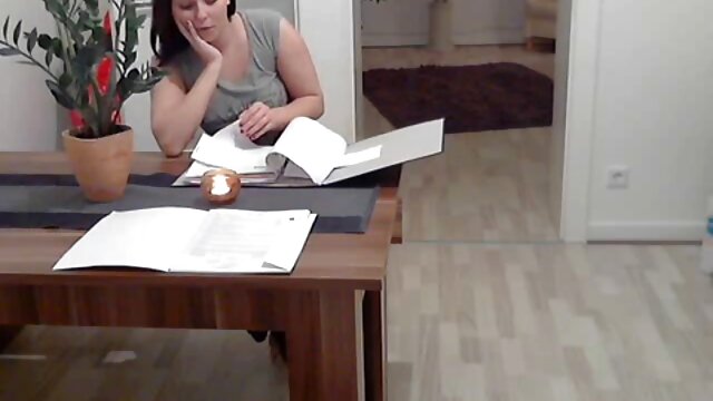Sie wachte auf und schoss auf ihre Lippen reife frauen sex hd