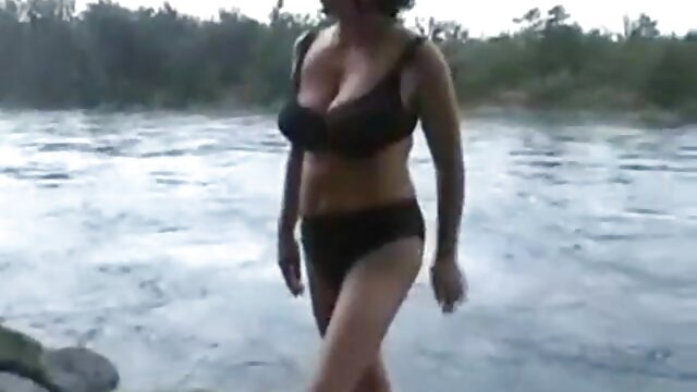 MAMA reifen porn mit Brille auf dem Tisch