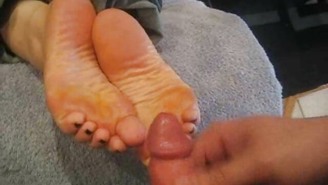 Sie radelte mit einem dildo auf reife hausfrauen porn die Kamera, und nach Hause