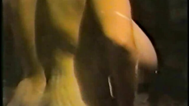 Junge Liebe im Bett reife deutsche frauen porn