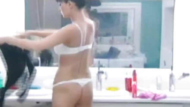 A sah ein Mädchen im Mund sitzen und pflanzte sie in den Arsch porno reife damen