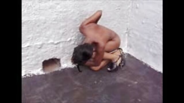 Russische reifefrauenporn schwarze penis im Badezimmer