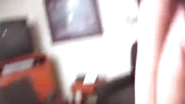 In der Turnhalle, ein Mädchen reife muschi porn schläft mit Ihrem Trainer